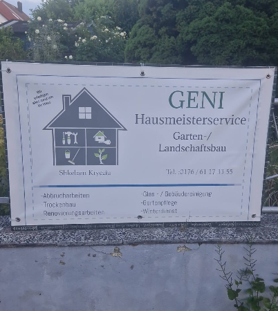 Gepflasterte Einfahrt und Gartenbereich von GENI Hausmeisterservice