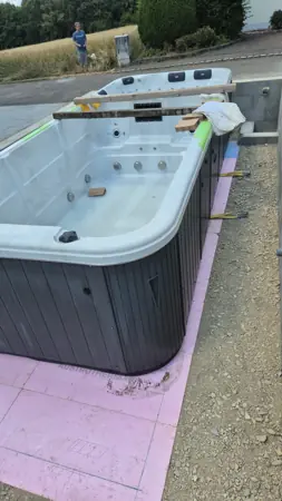 Whirlpool-Unterbau und Vorbereitung